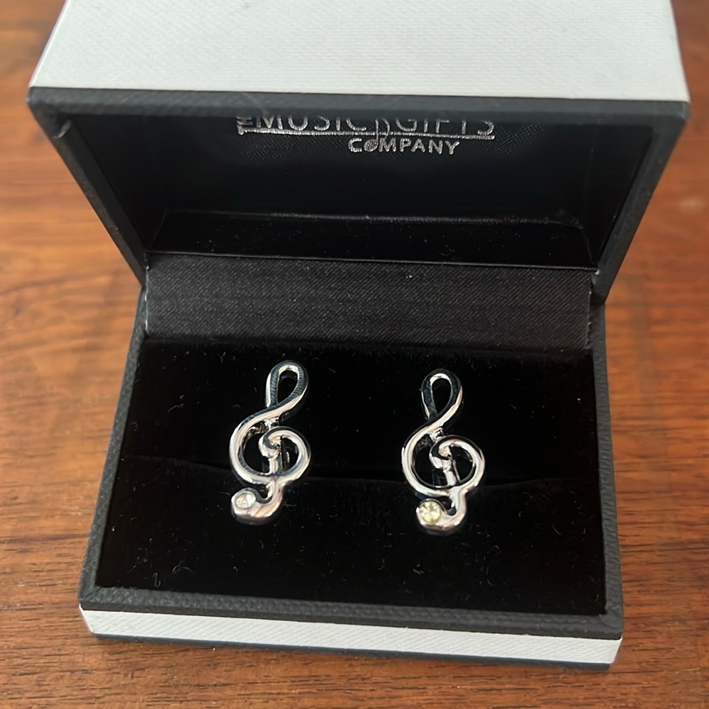 Silver Music cleff cuff links.